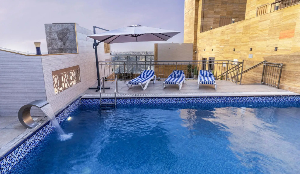 Iridium 70 Hotel
