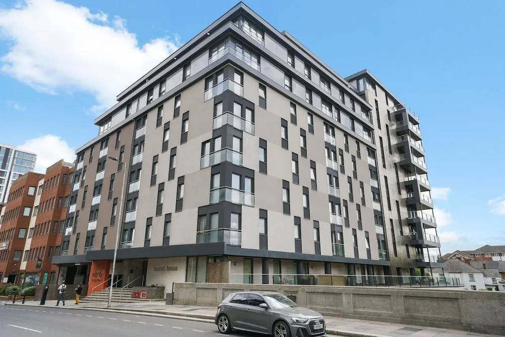 Kennet House Superior Serviced Apartment