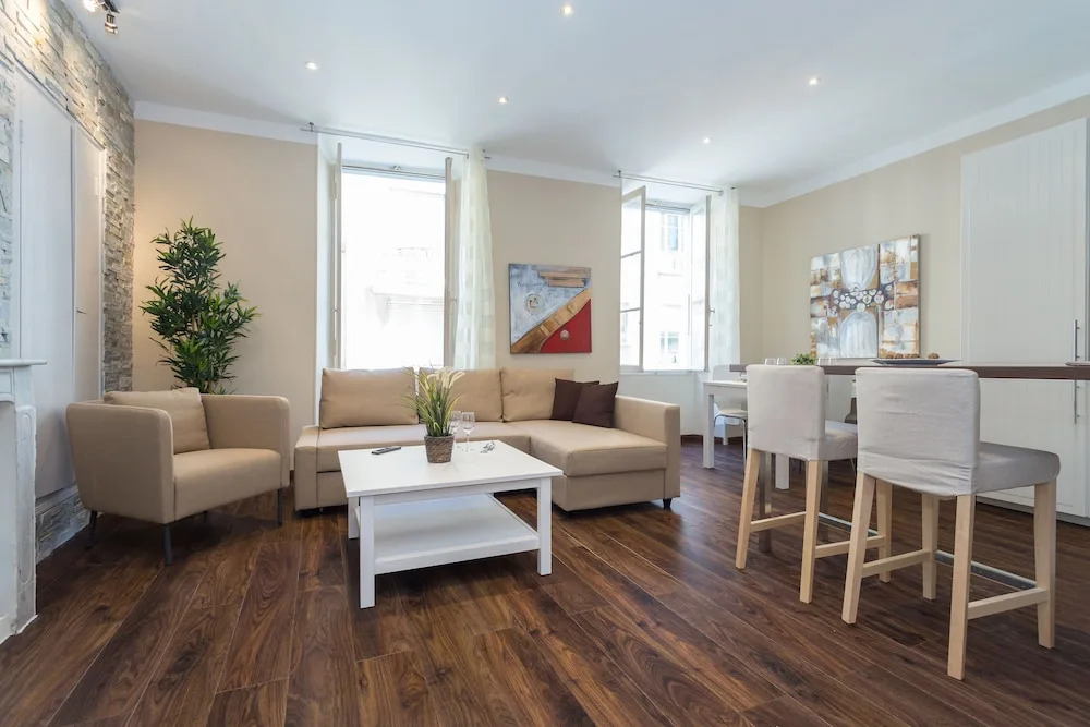 Chocolate - Spacious & Cosy 2-Br Center
