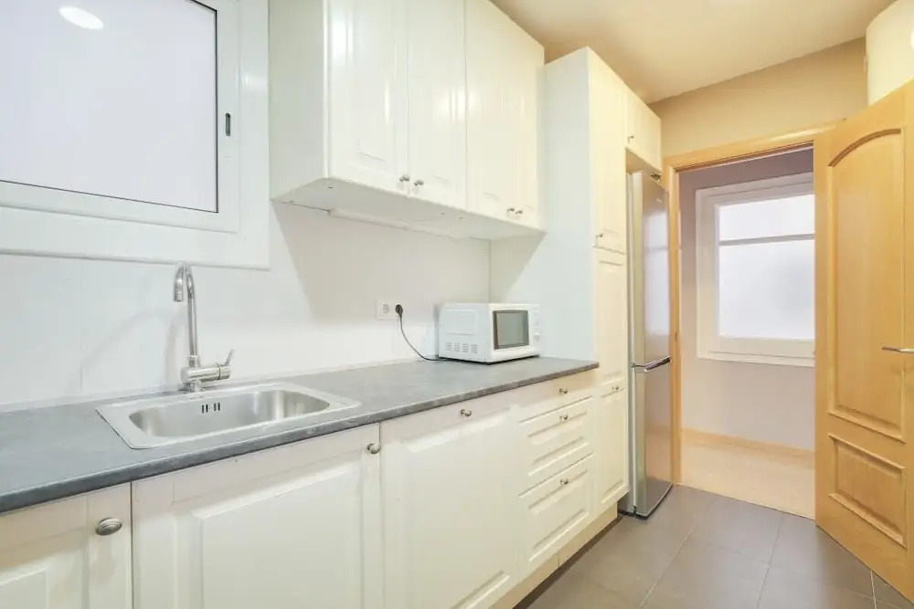 Spacious 4bed in Central Barcelona, 8mins to Metro
