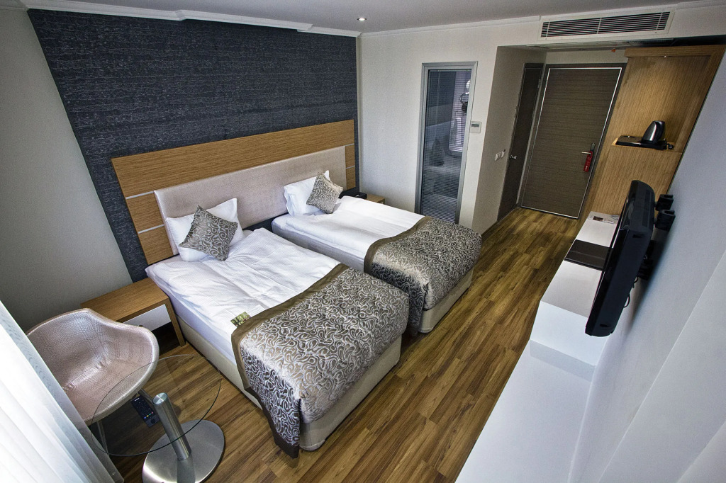 Edis Premier Hotel