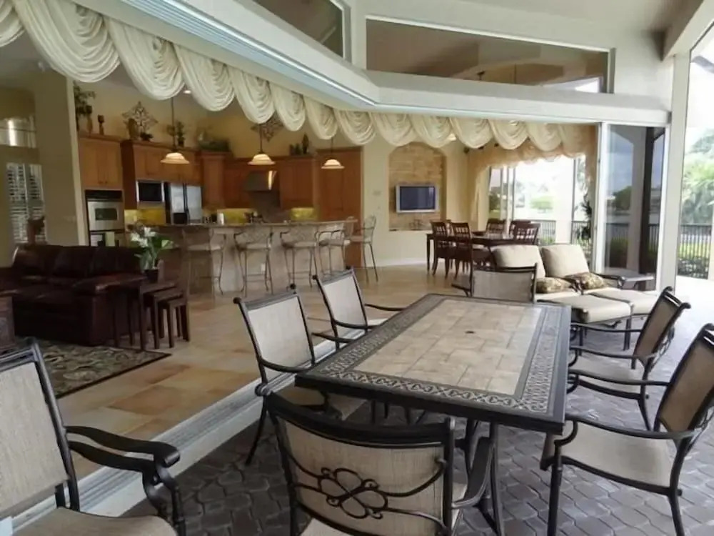 SNOW190 4 Bedroom Holiday Home by Marco Naples Vacation Homes