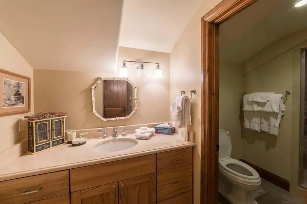 Condo with Onsite Pool & Hot Tub, Free WiFi & Garage Parking by RedAwning