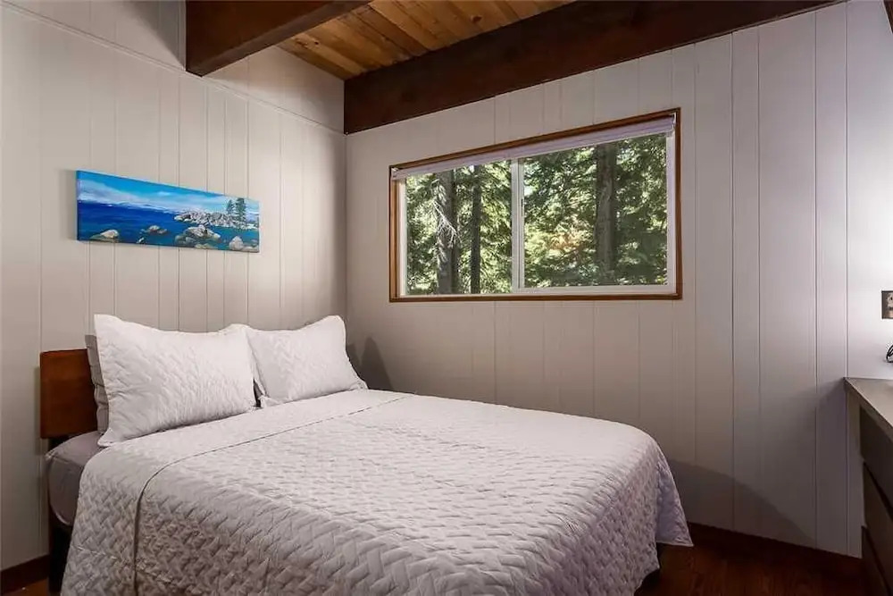 Private Beach Access, Renovated, Pet Friendly Cabin - "pine Cone Haven" #108