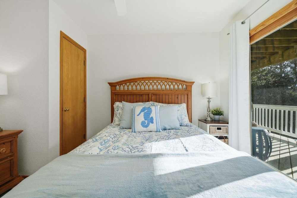 Golf & Surf 7BR: Private Pool, 5 Min to Beach