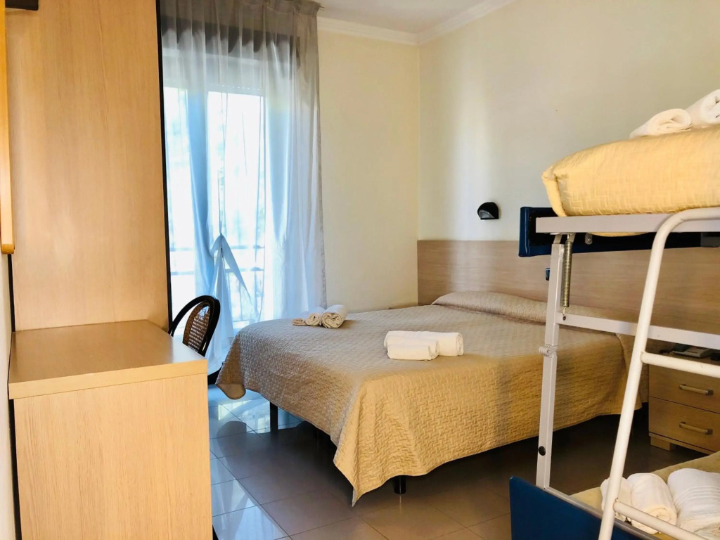 Hotel Garisenda B&B con Brunch sino alle 12 - in Centro a Riccione -