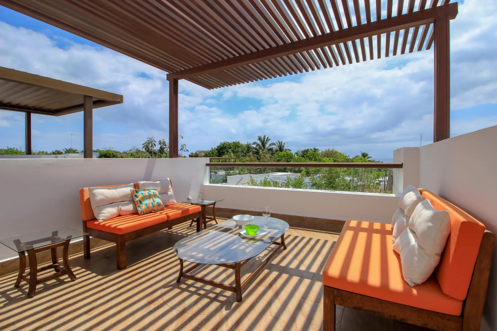 Impressive House Perfect for Large Groups Rooftop Sunbeds Hot Tub Close to the Beach