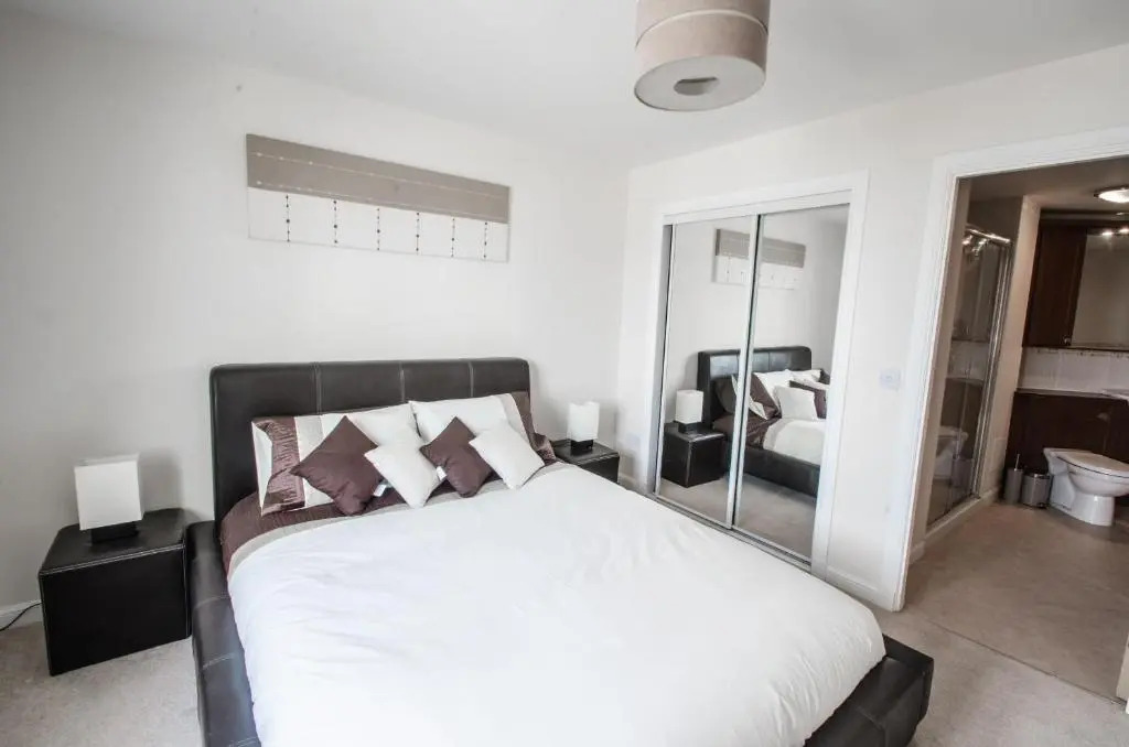 Orange Apartments - Portland Street
