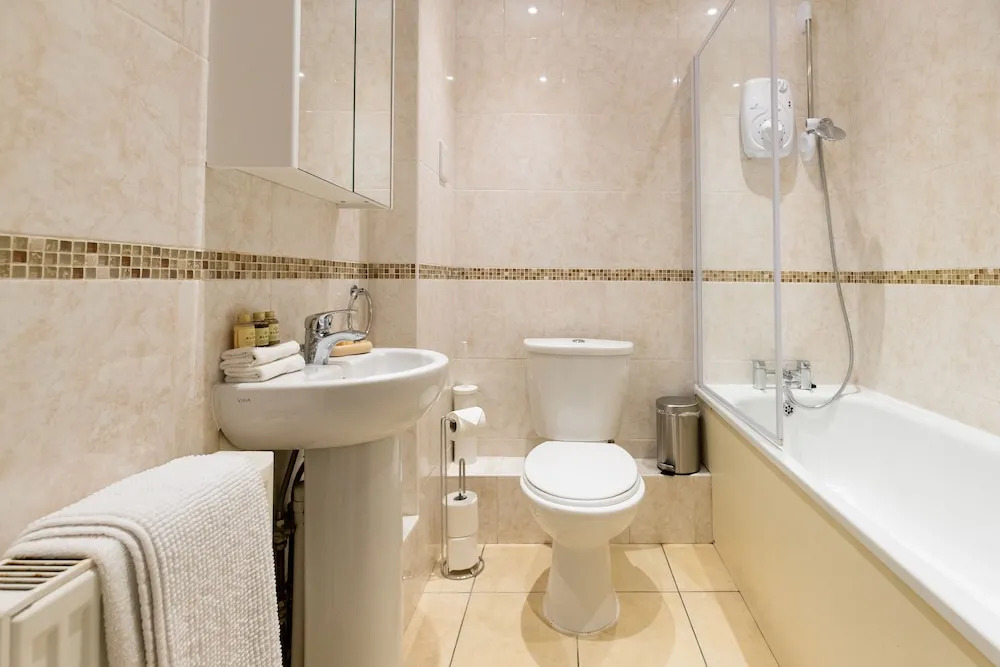 Velvet 1-bedroom Apartment With Balcony, Hoddesdon