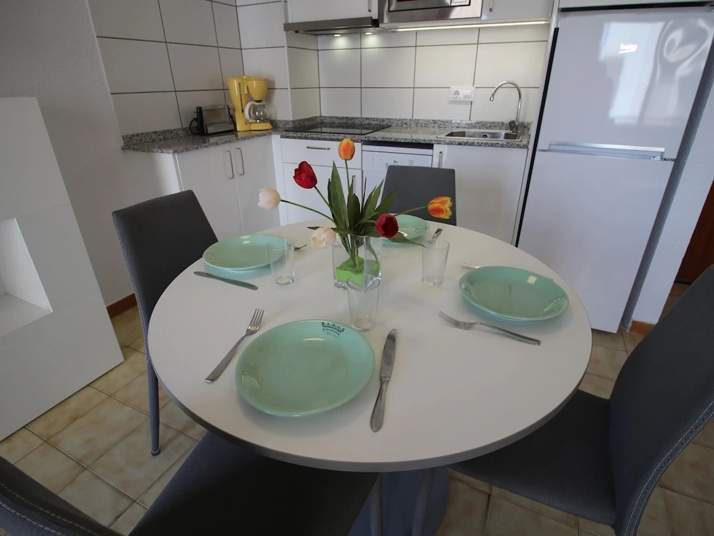 Modern-chic Apartment in Rosas Near the Beach
