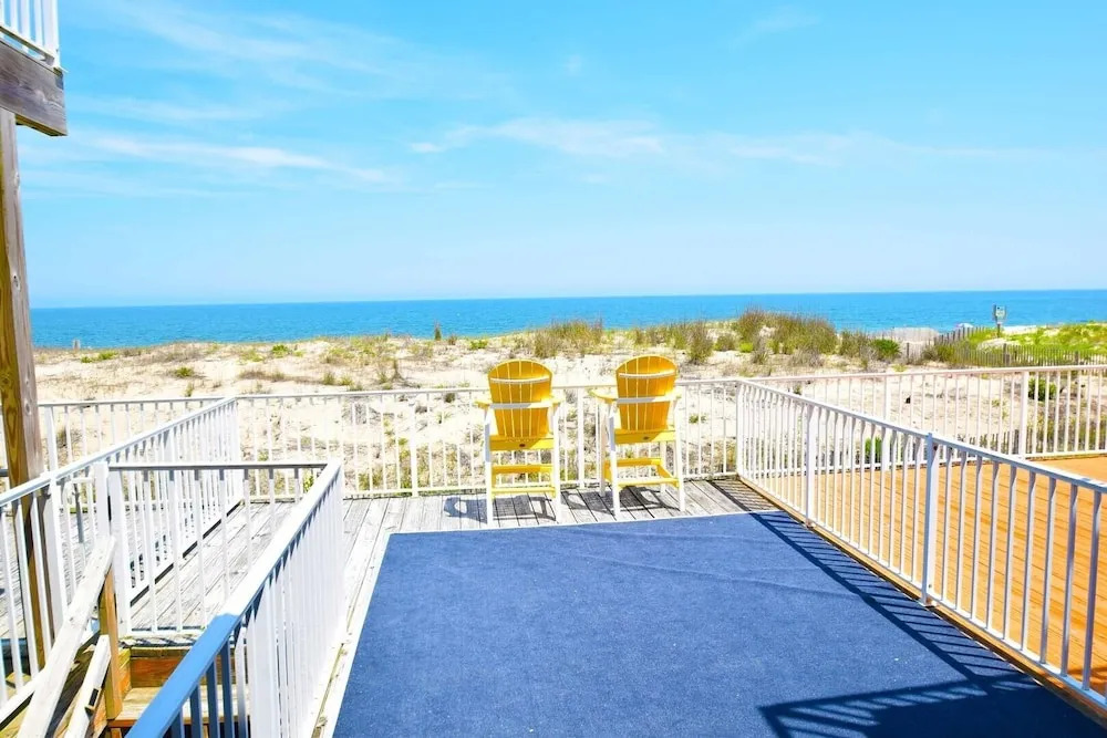 Sea Edge 3 3 Bedroom Townhouse by RedAwning