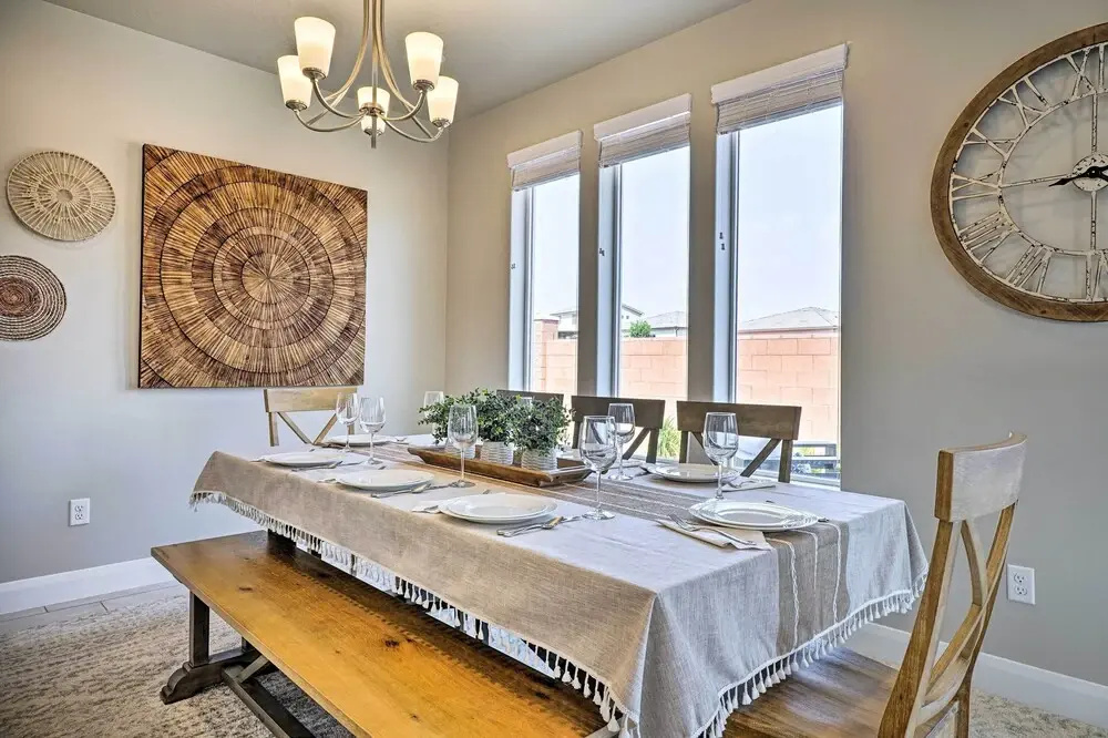 Private Hot Tub & Community Pool: Washington Home!