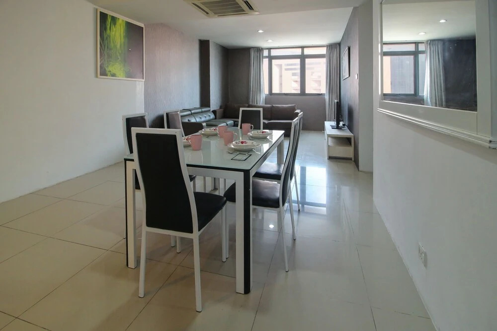 OYO Home 572 Classy 2 Bedroom Taragon Puteri
