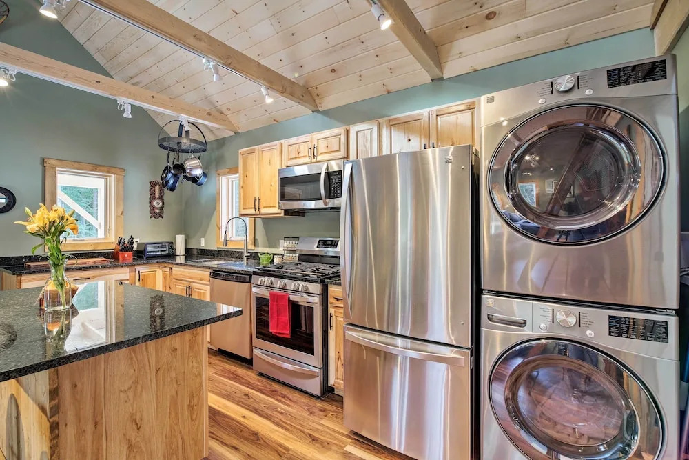 Newly Built Cabin w/ Hot Tub - 16 Mi to Stowe Mtn!