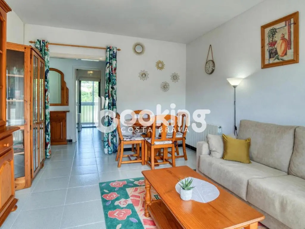 Vilar d'Aro Apartament per 4 persones a tocar del carril bici i molt prop de la platja de Sant Pol, en urbanització tranquil la