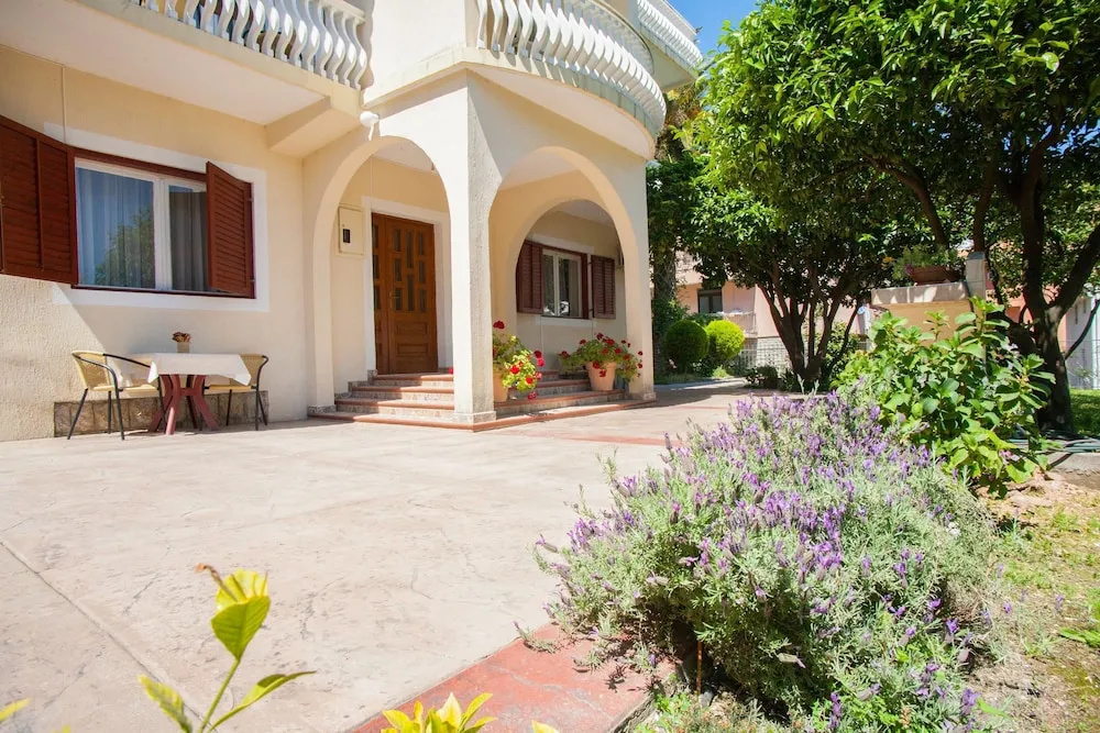 Villa Mitrovic