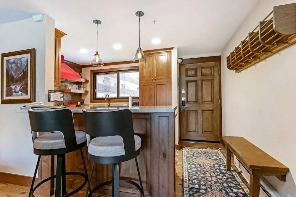 2 Bedroom Antlers Vacation Rental With Incredible Slopeside Views And Just A Short Walk To Gondola And Lionshead Village