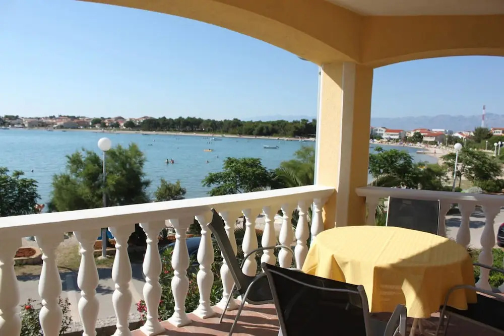 Apartments Dernaj