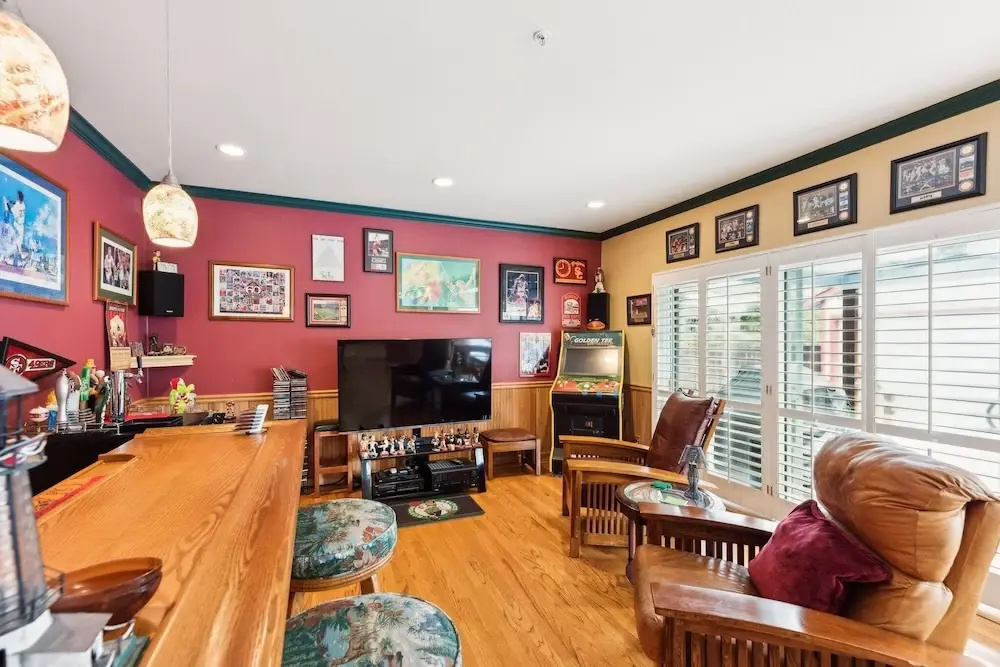 Coastal Getaway 5 Bedroom Home