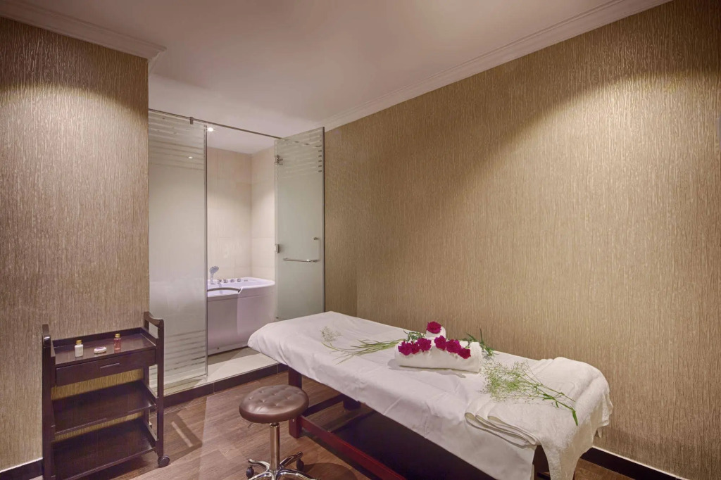 Lavona Hotel