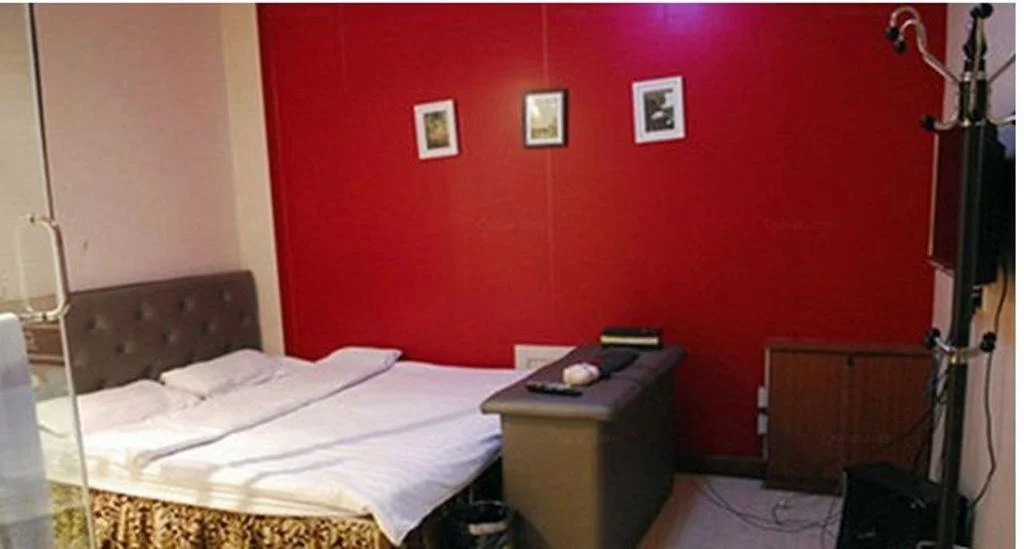 Utopia Theme Inn