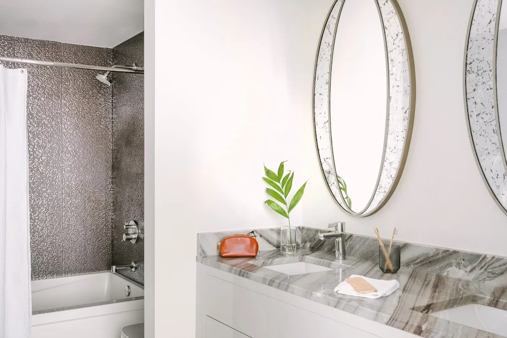 Deluxe Canal Street 2BR Suites by Sonder