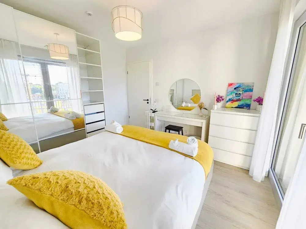 Central 2BR Flat w terrace&parking