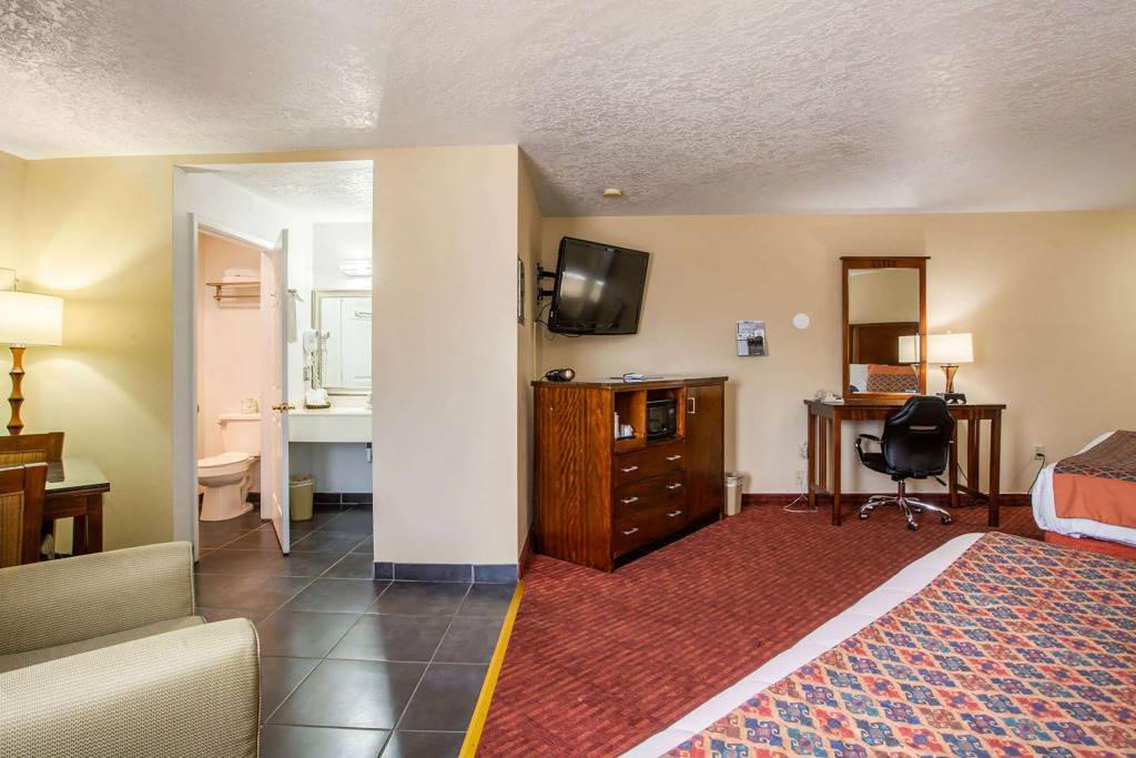 Sandia Peak Inn Old Town ABQ, a Howard Johnson by Wyndham