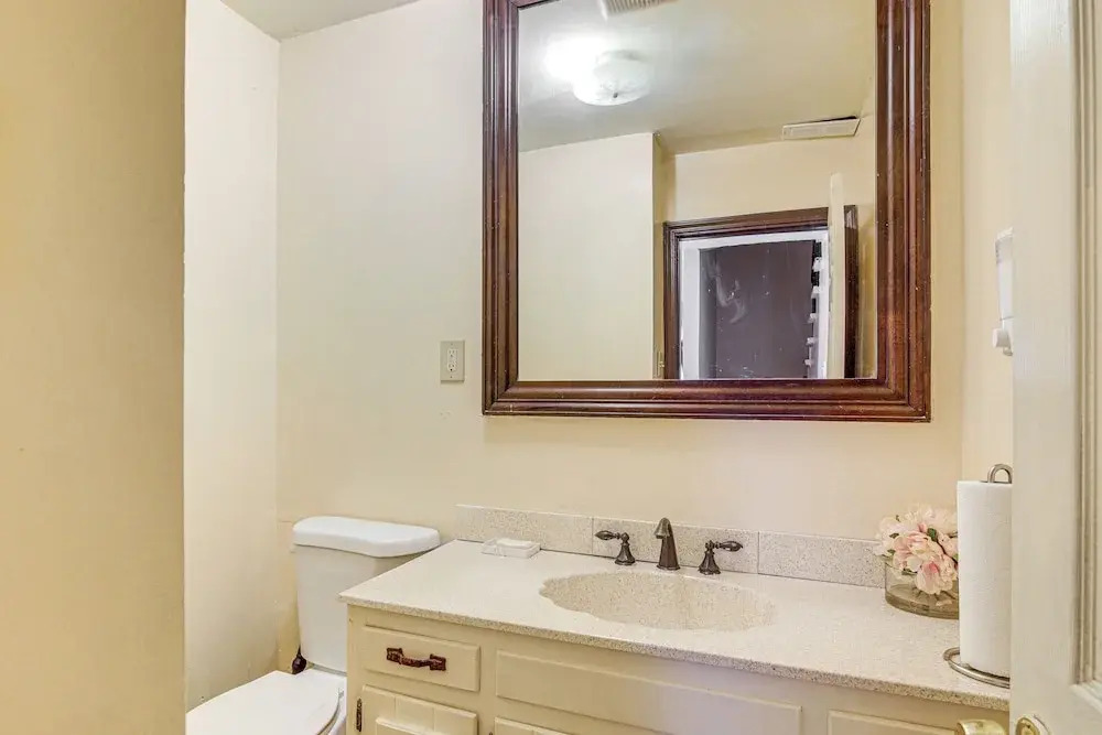 17 Mi to Dtwn Memphis: Townhome w/ Fenced Yard!