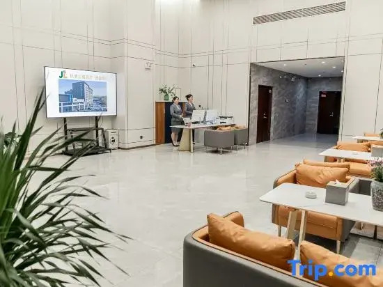 Longkou Jinli Serviced Apartment Hotel (Longhu Tianjie Poly Plaza)