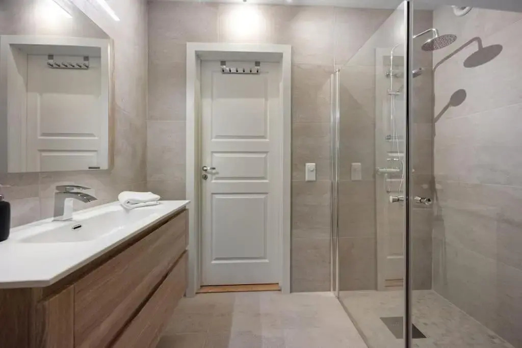 Unique and Spacious Apt close to City Centre
