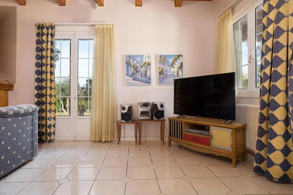 Ilenias 3 Bedroom House With Private Pool