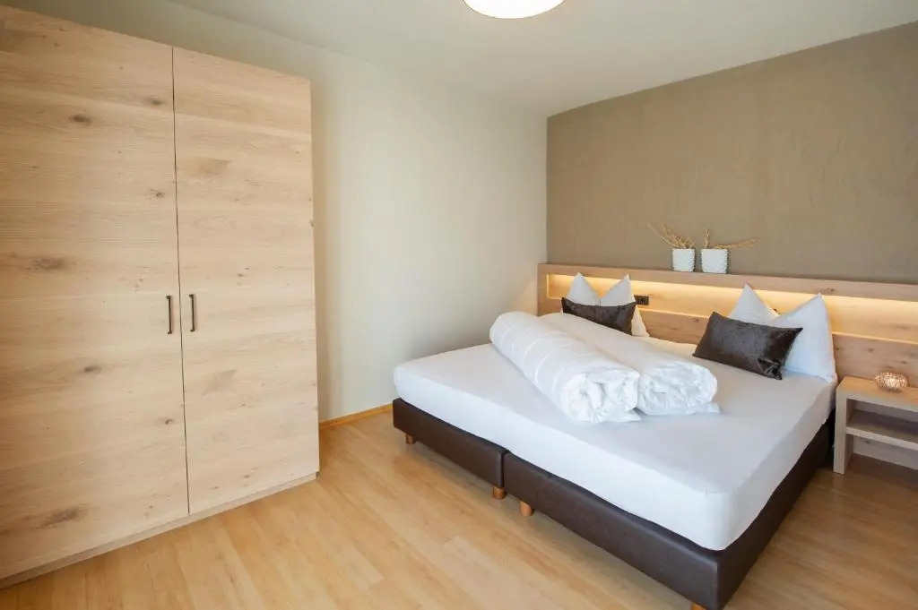 Haus Gregori Modern & Central Stay in Vineyard with Rooftop & Served Breakfast