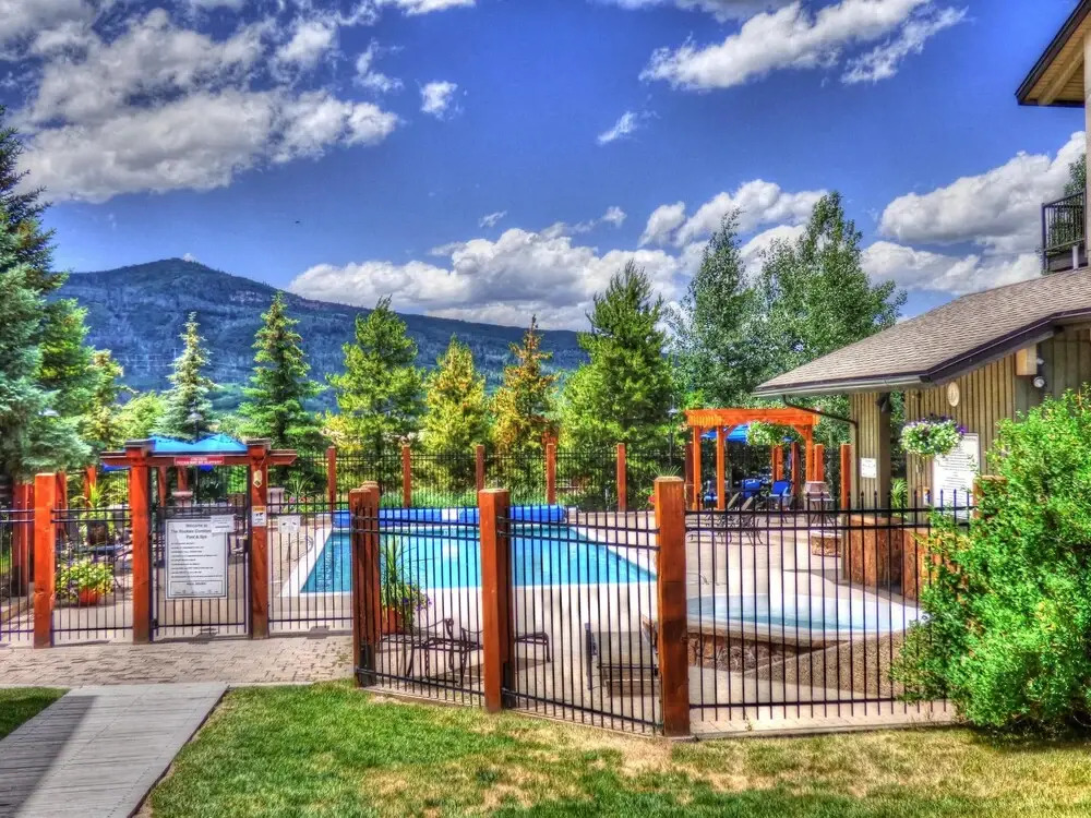2 Level Unit w/ Pool Hot Tubs Private Deck