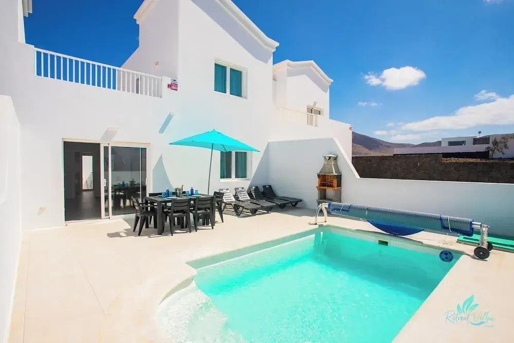 2-bed Villa in Playa Blanca By Retreat Villas