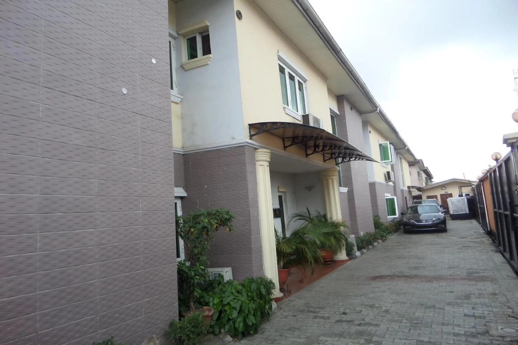 Quietlane Residence