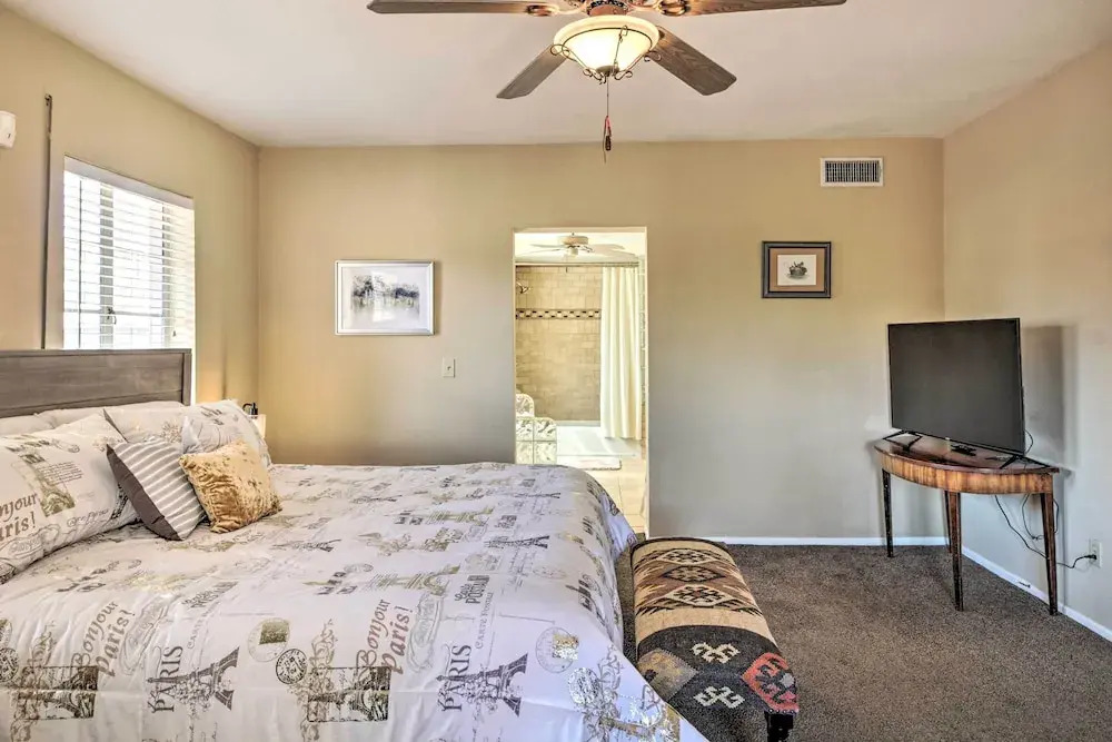 Tranquil Tucson Home w/ Yard - Walk to U of A
