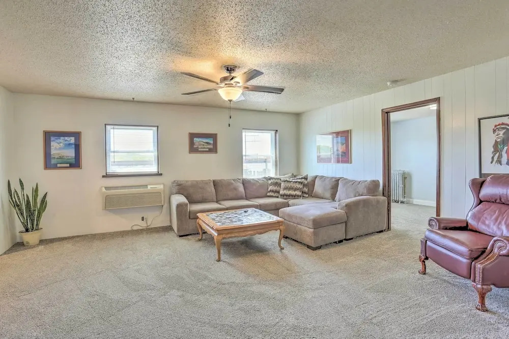 Peaceful Chadron Apartment in Historic Hotel!