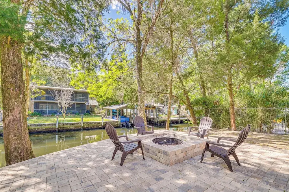 Decks, Docks & Kayaks: Waterfront Homosassa Gem