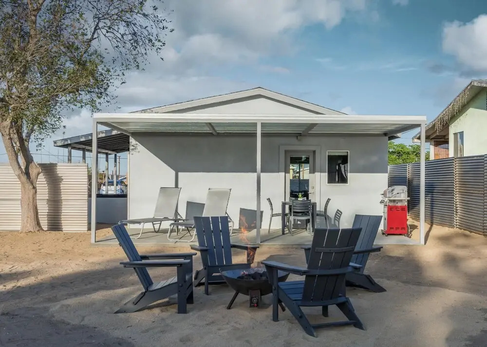 Skull Rock Cottage - Walk To Town & Hot Tub, Star Gazing 1 Bedroom Home