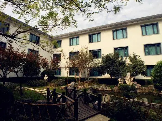 Lianhua Hotel