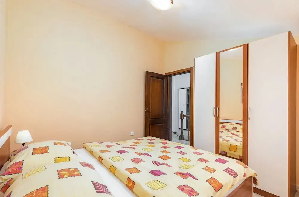Apartment in Liznjan Near Bora Beach