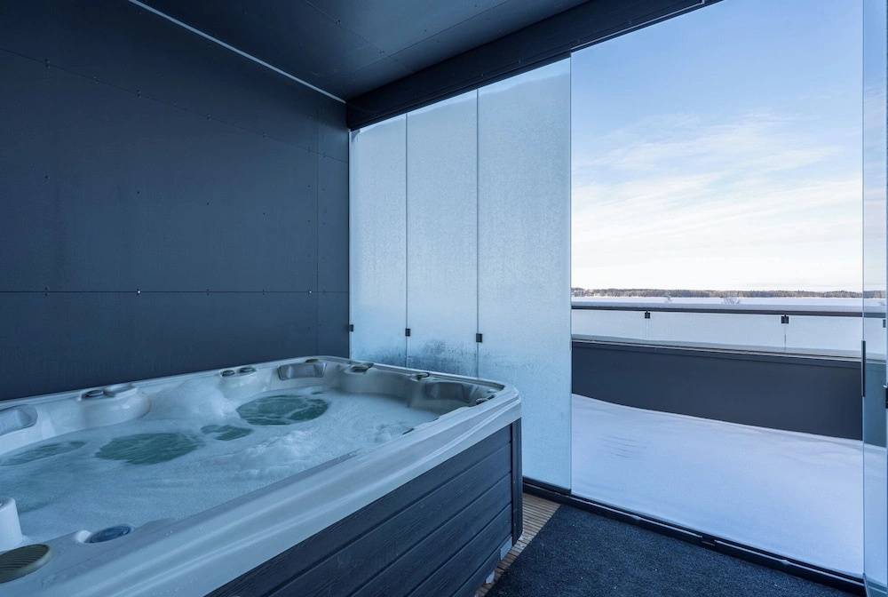 Luxurious Penthouse - Hot Tub & Sauna