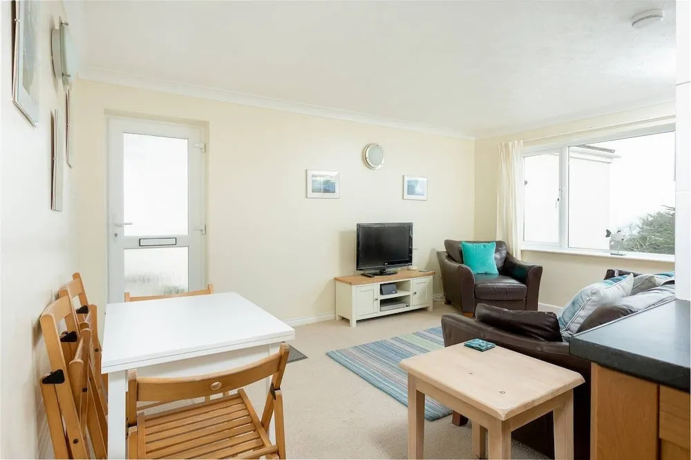 Surf Break 2BD St Ives Apartment W/ Sea Views+spa Experience