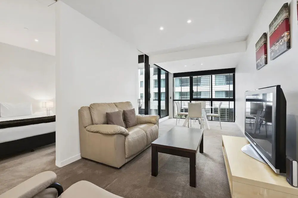 Edgewater 207