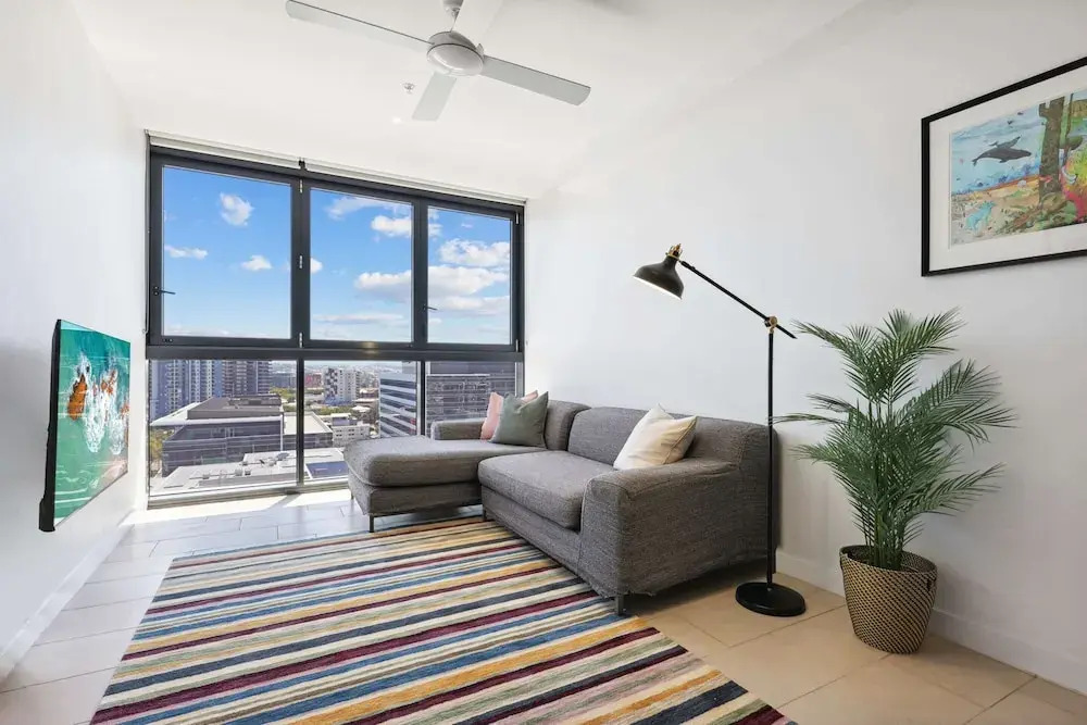 Contemporary 1-bed With Pool Near Brisbane River