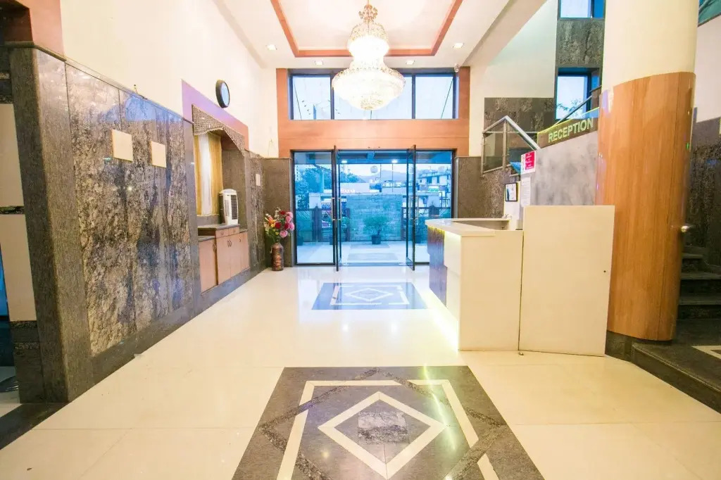 Seasons Hotel