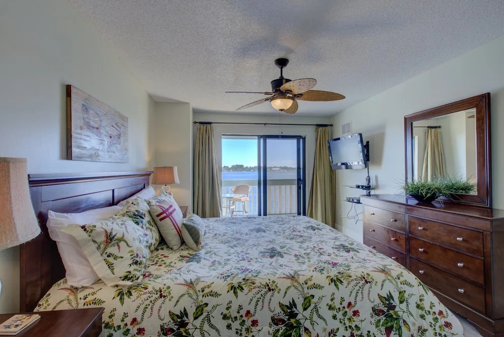 Beach Palms 5B by Anna Maria