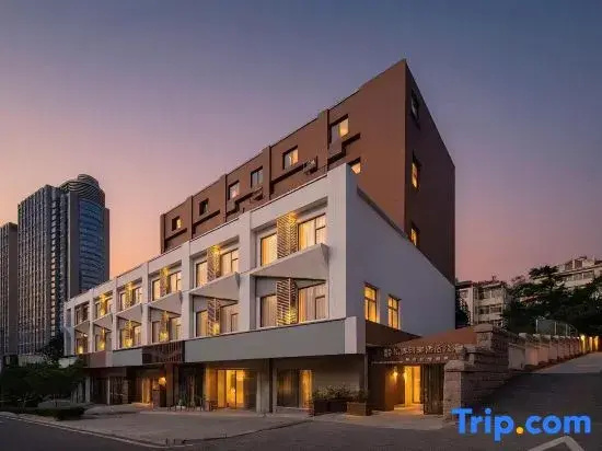 Zhu Meiyinxiang Apartment (Qingdao May Fourth Square Kaohsiung Road Metro Station)