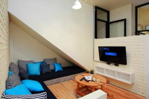 2W Cafe & Hostel